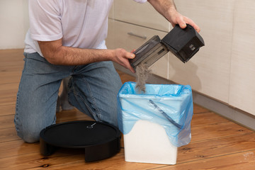 Robotic vacuum cleaner maintenance