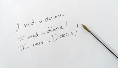 I need a divorce note with a pen to the side top view.