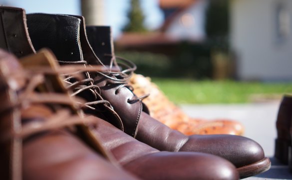Lederschuhe in der Sonne