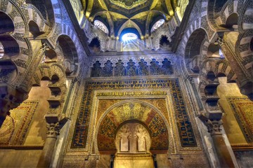 Fototapeta na wymiar The view of the Mihrab (prayer niche) in Cordoba Mezquita, Andalucia, Spain
