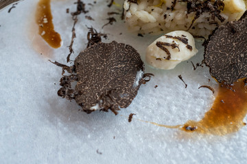 黒トリュフの断面