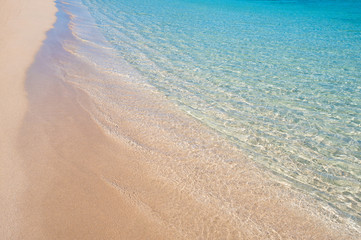 Obraz premium Tropical empty beach on a bright sunny day