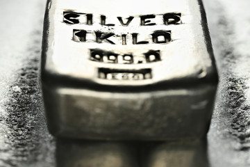 1 kilo 999 fine silver bar