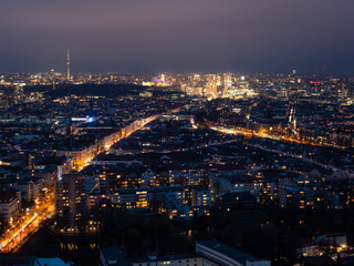 Obraz premium Berlin bei Nacht mit Blick Richtung Westen