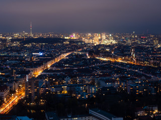 Berlin bei Nacht mit Blick Richtung Westen
