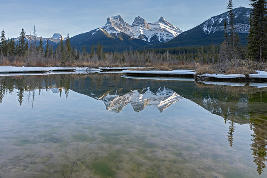Three Sisters Mountain Peaks in Canmore © jkgabbert