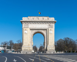 Fototapeta na wymiar Nachbau des Pariser Triumphbogens in der rumänischen Hauptstadt Bukarest, Rumänien