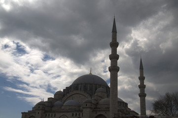 Fototapeta na wymiar blue sky and mosque