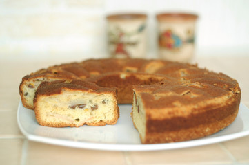 Apple pie on a platter and two cups.