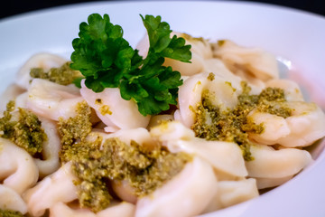 Tortellini mit Pesto mit Herz