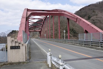宮ヶ瀬湖に架かる仏果沢橋
