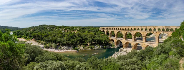 Keuken foto achterwand Pont du Gard Panoramisch uitzicht op het prachtige aquaduct Pont Du Gard met drie niveaus, gebouwd door Romeinse ingenieurs in de 1e eeuw na Christus in het zuiden van Frankrijk