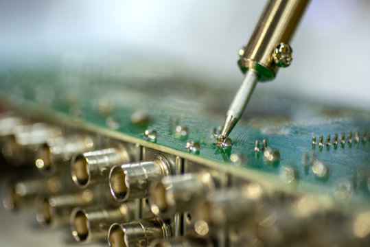 Repair of electronic devices, tin soldering parts  with selective focus