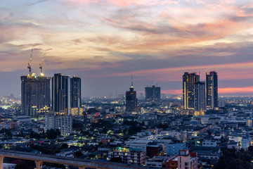 Fototapeta premium budownictwo i budownictwo w nocy i oświetlenie, gród