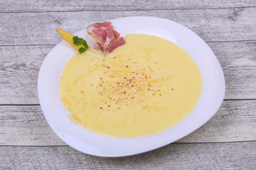 Cheese soup with bacon