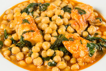 Garbanzos con bacalao y espinacas