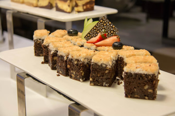  mini cake on plate for catering