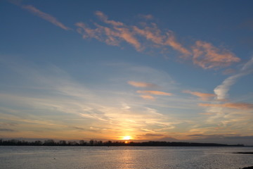 Sonnenuntergang an der Elbe