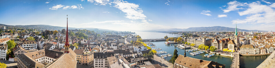 Fototapeta na wymiar Zürich Stadtpanorama am Zürichsee, Schweiz