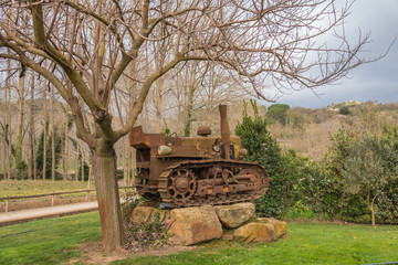 An old rusty tractor in the sicilian inland country side near Piazza Armerina, Enna, Sicily, Italy.