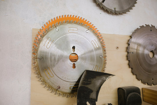Circles for circular saw in the workshop