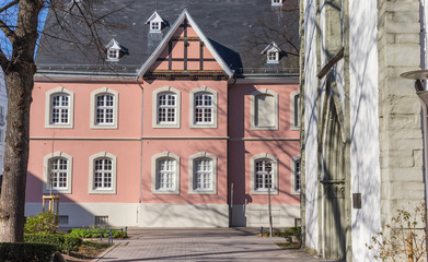 Fototapeta na wymiar Pink building in the historic center of Lippstadt, Germany