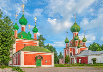 Fototapeta na wymiar Gold ring of Russia. Ancient temples on Red Square of Pereslavl Zalessky