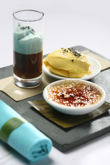 creme brulee, helado de calabaza y mousse de te verde