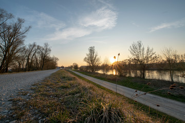 Fototapeta premium Landschaft Fluss Frühling