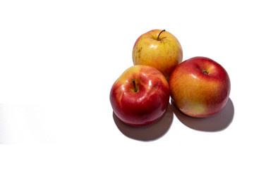 apples on whitr background