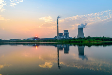 Obraz premium At dusk, the thermal power plants , tops of cooling towers of atomic power plant