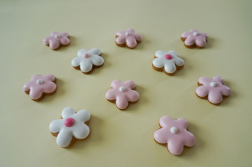 Fototapeta na wymiar Ginger cookies flower shape 