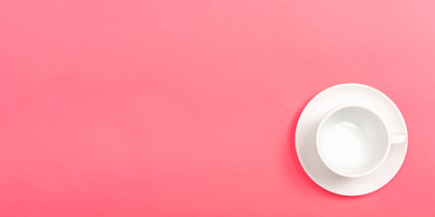Obraz na płótnie Canvas A coffee cup on a pink paper background