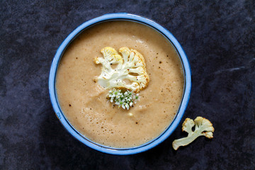 Cauliflower soup with wild garlic flowers
