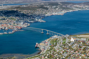 Fototapeta premium spectacular view over over Tromsoe and Tromsoe fjord in early spring, northern Norway, Scandinavia, Europe
