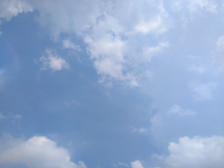 Obraz premium White soft cloud texture on blue sky background