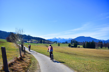 Obraz premium Two cyclists in the bavarian alps