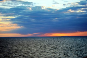 Naklejka na ściany i meble Sunset over the sea