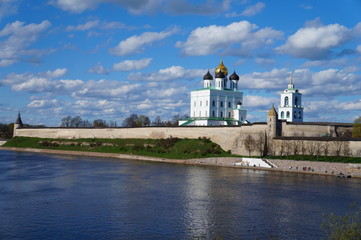 Fototapeta na wymiar church on the river