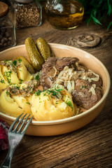 Fried chicken liver with onion served with mashed potatoes and pickled cucumber.