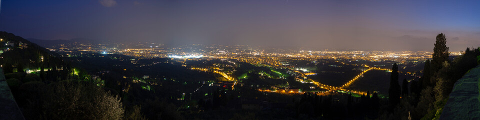 Fototapeta na wymiar Panorama nocture sur Florence