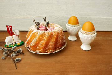 Wielkanocna babka, bazie, pisanki, baranek © Monika