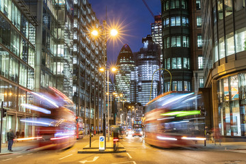 London city view traffic at night - obrazy, fototapety, plakaty