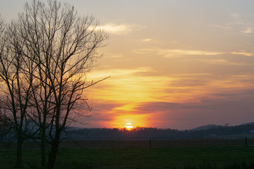 Fototapeta na wymiar Hazy Albama Sunset
