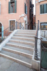 Fototapeta na wymiar Rues, ruelles et canaux de Venise en Italie 