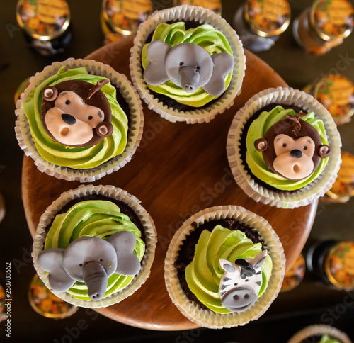 Safari Themed Animal Cupcakes For Baby Shower Party Decoration Safari Themed Animal Cupcakes For Baby Shower Party Decoration