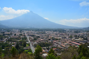 Fototapeta na wymiar Panorama Vieille Ville Antigua Volvan de Agua Guatemala