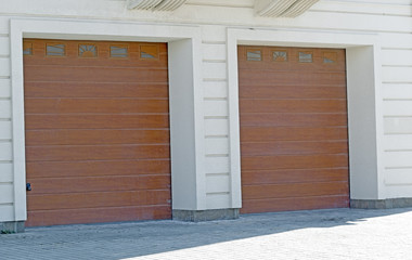Obraz na płótnie Canvas Automatic garage door