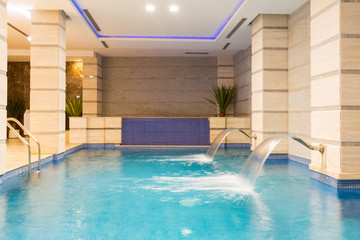 Obraz na płótnie Canvas Swimming pool in hotel spa and wellness center