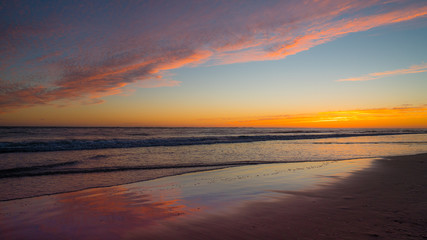 Fototapeta na wymiar Sunset on the pacific in Baja california. 